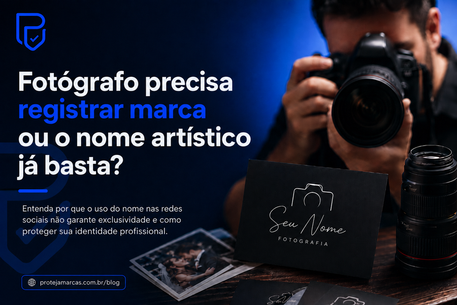 Fotógrafo segurando uma câmera em imagem sobre registro de marca e proteção do nome artístico.